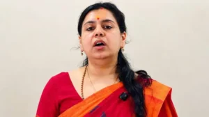 पूर्व आईएएस अधिकारी दिव्या मित्तल का राजनीति में आने का ऐलान और 'गायब स्कूलों का मांगा हिसाब